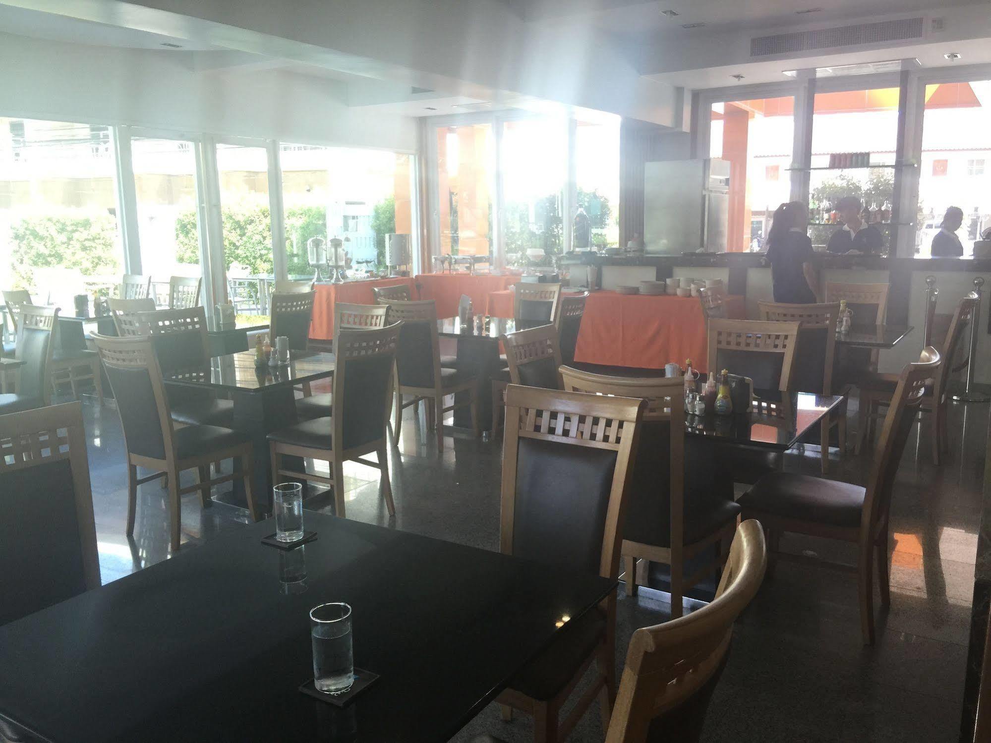 Hotel Marsi Pattaya Extérieur photo