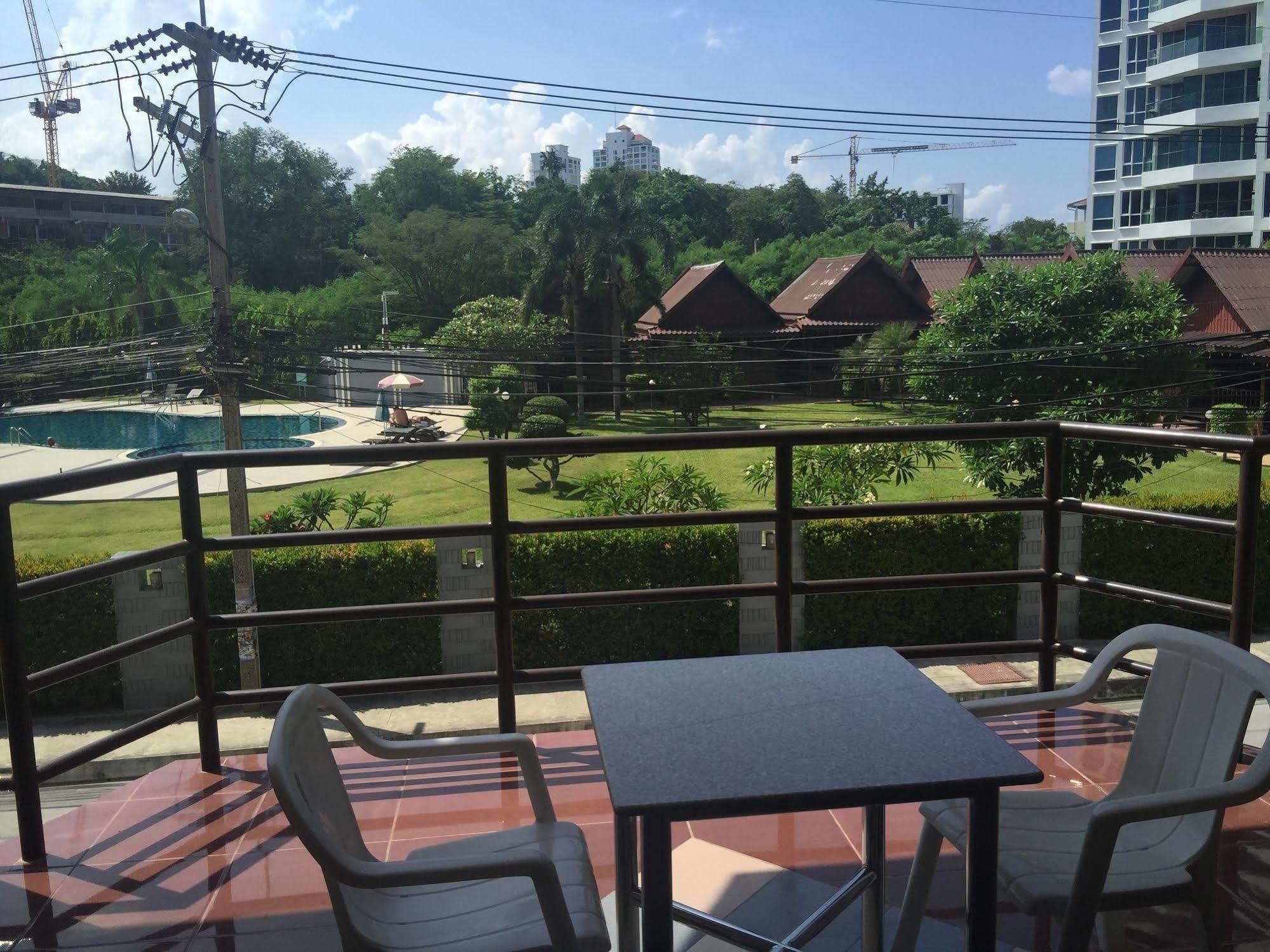 Hotel Marsi Pattaya Extérieur photo